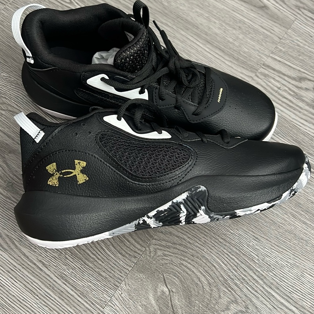 Under Armour Men's size 7.5 / Women's size 9 - New without box